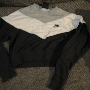 Nike crop top sweater size small